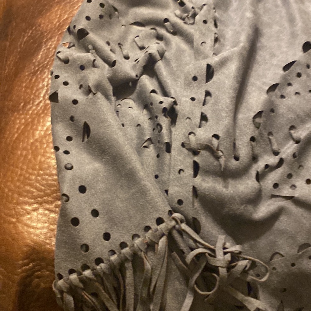 Fringed wrap - Picture 3 of 4